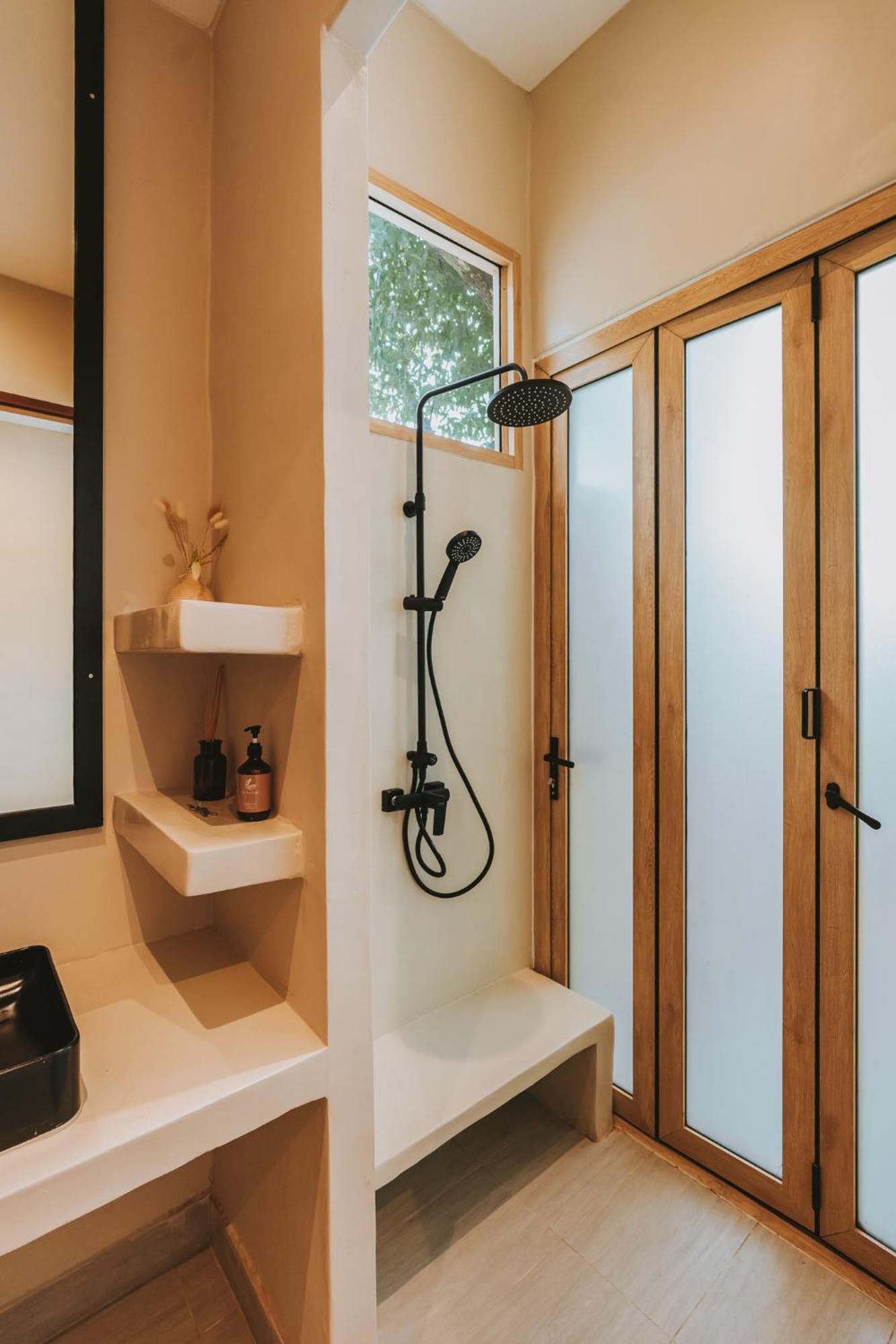 Le La Lake Resort And Spa Kaeng Krachan Room photo